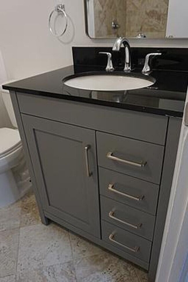 Building Photo - Beautifully Remodel Top-Level Condo!