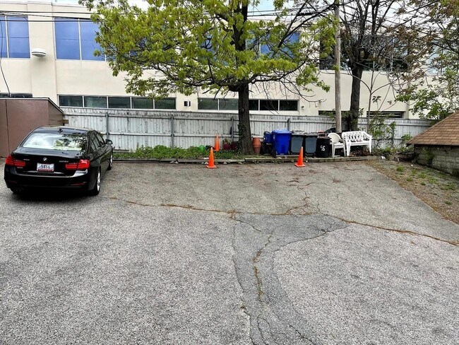 Building Photo - 96 Lawton St