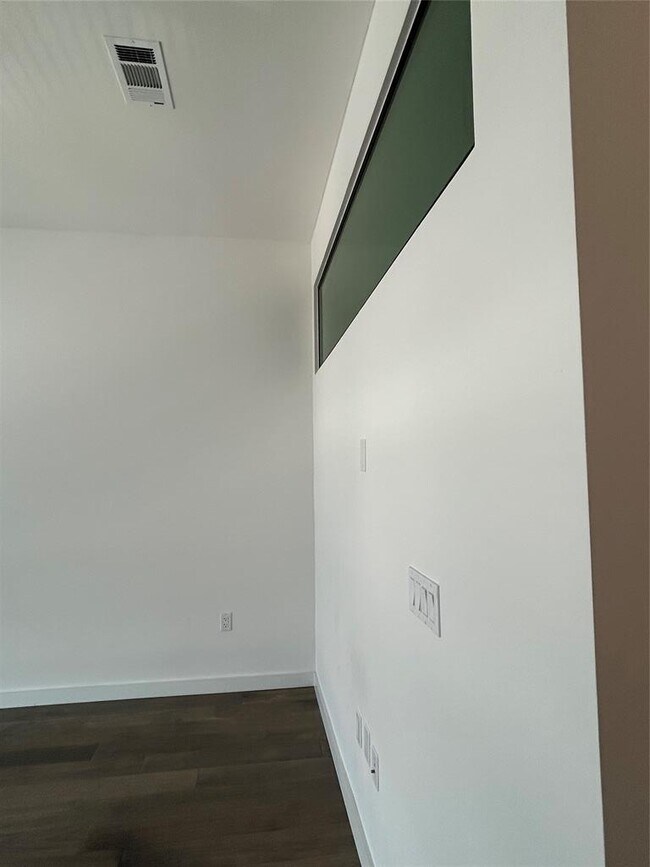 Building Photo - 800 Embassy Dr