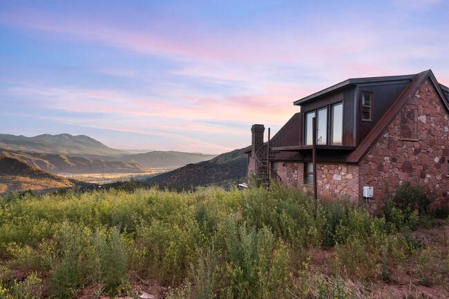 Building Photo - 2800 Cedar Dr