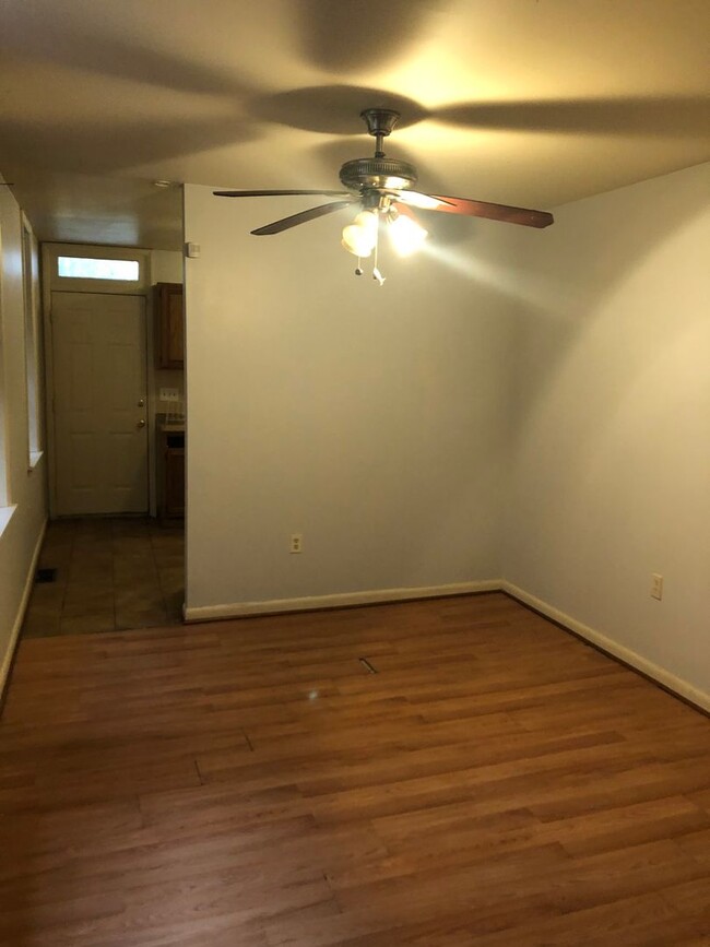 Building Photo - Harrisburg 3 Bedroom 1 Bath, Yard, Parking