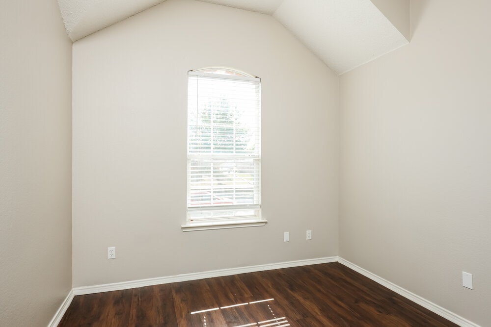 Building Photo - 2133 Acorn Grove