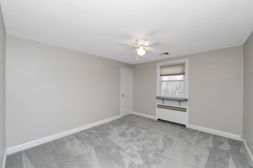 Building Photo - 204 Greenbriar Ln