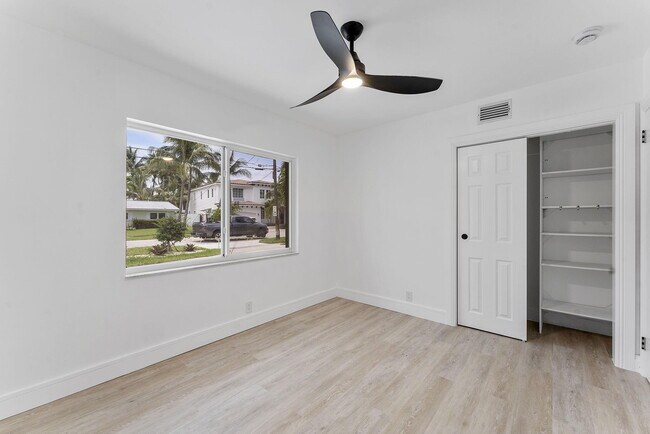 Building Photo - 808 NE 72nd St