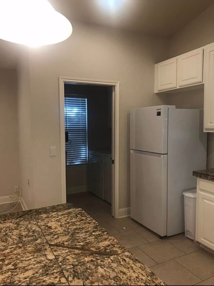 Building Photo - 2658 Rim Oak