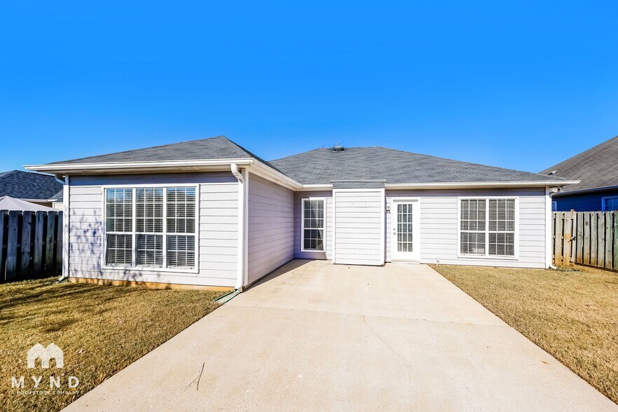 Building Photo - 4010 Cambridge Dr