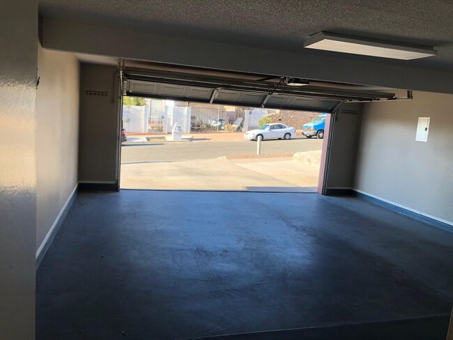 Building Photo - 230 Stern Dr