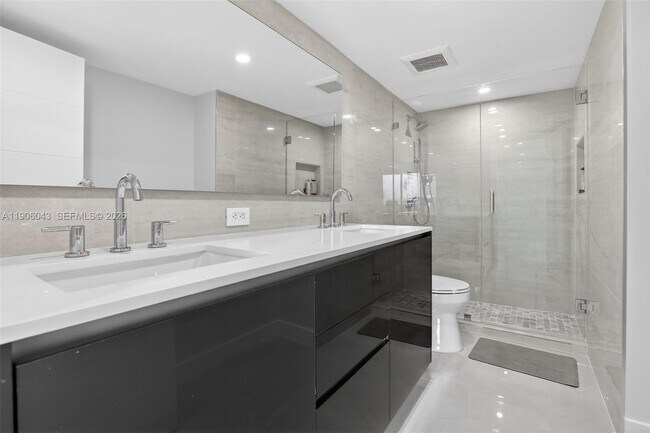 Building Photo - 3675 N Country Club Dr