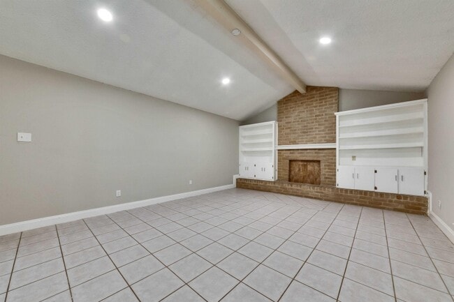 Building Photo - 10307 Rutland Village E