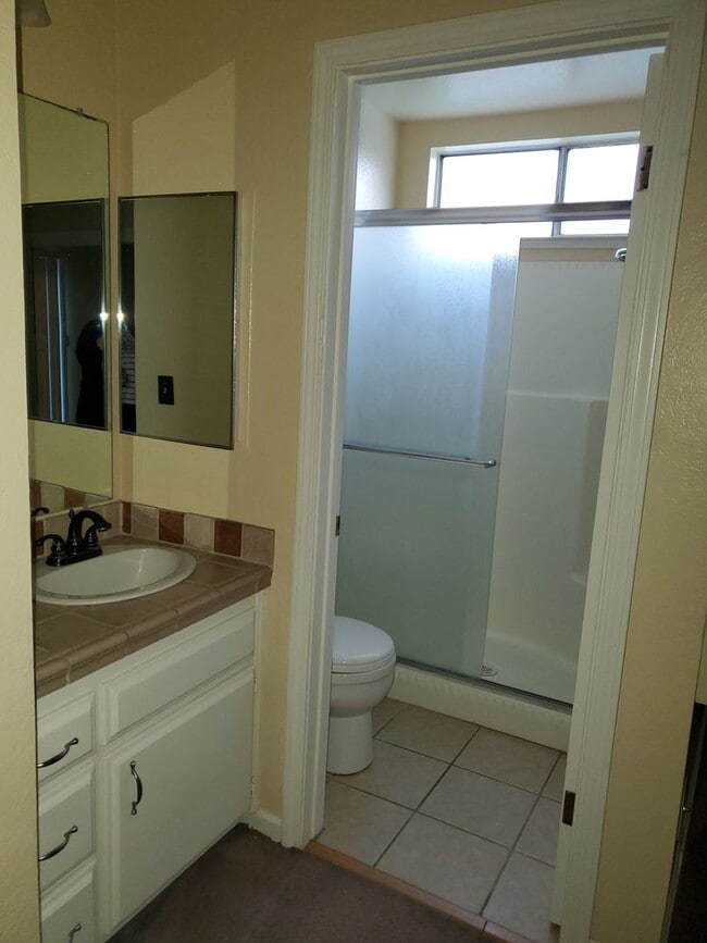 Building Photo - 3 bedroom 2 bath with Pool Off of Oakdale Road