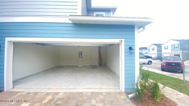 Building Photo - 18 Mellowood Ln