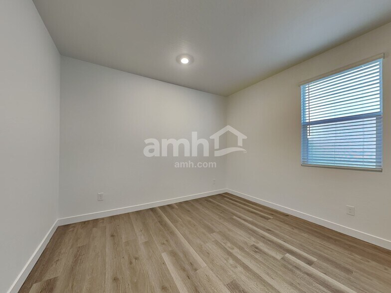 Building Photo - 20177 W Thomas Rd