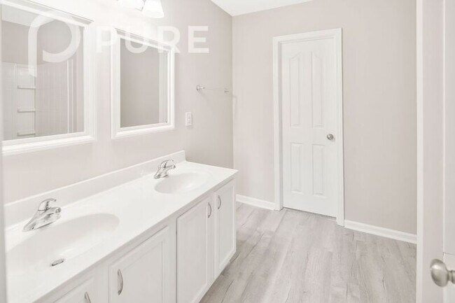 Building Photo - 4645 Esmeralda Drive