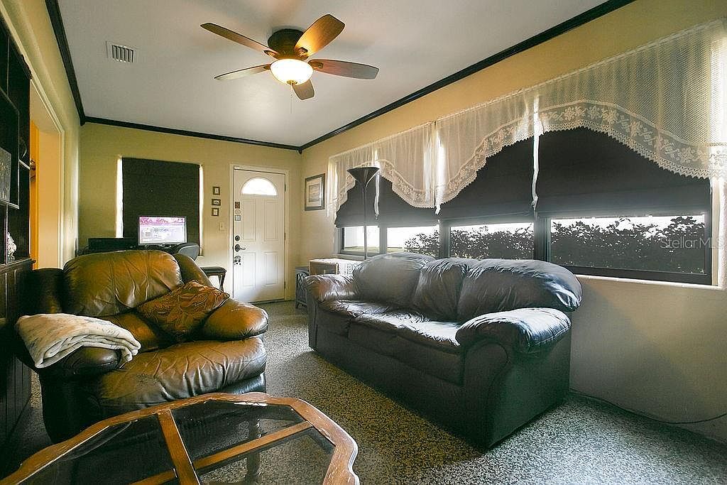 Building Photo - 1721 Montcalm St