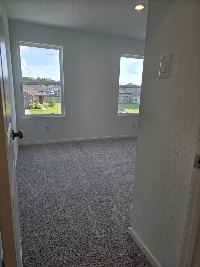 Building Photo - 25446 Carnation Ct