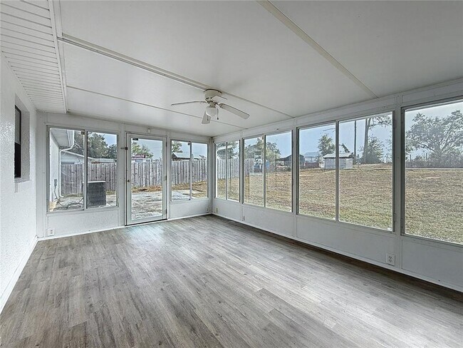 Building Photo - 1511 SW Shorewood Dr