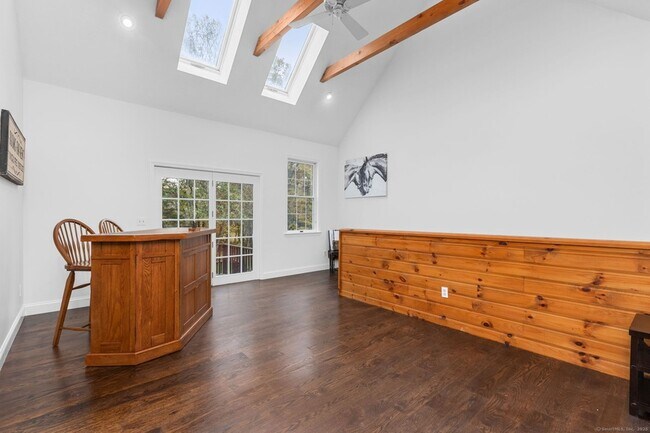 Building Photo - 17 Curtis Dr