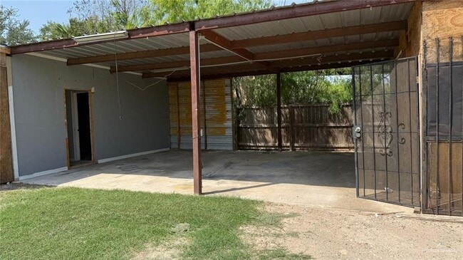Building Photo - 1415 Thompson Rd