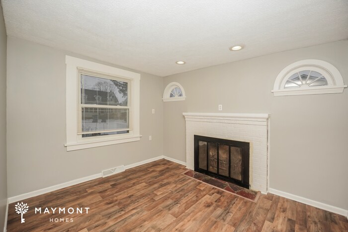 Building Photo - 7064 Barton Dr