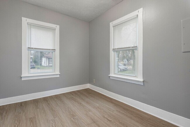 Building Photo - 4060 La Salle Ave
