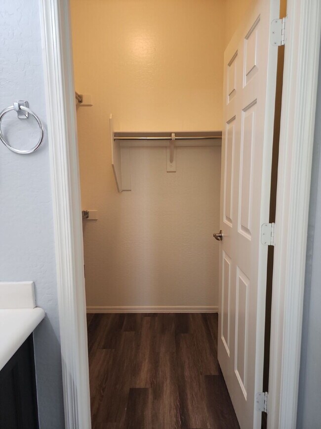 Building Photo - "Charming Anthem Retreat: 3-Bed, 2-Bath Ge...