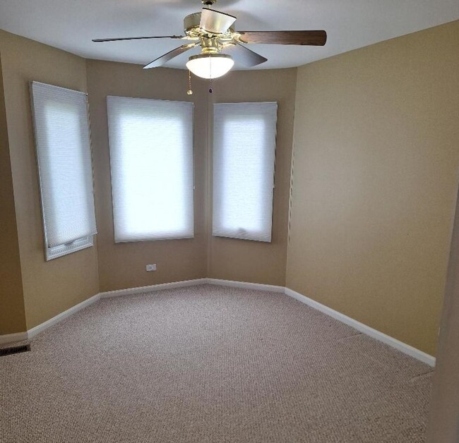Building Photo - 110 Woodstone Dr