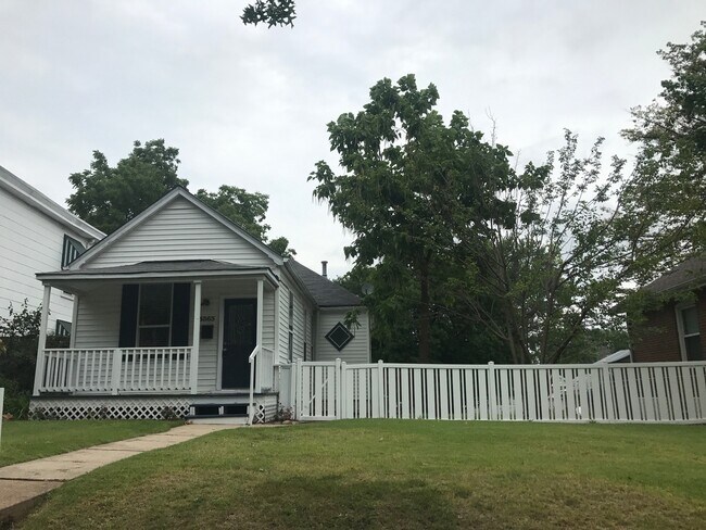 Building Photo - 2 Bedroom Renovation near the Hill