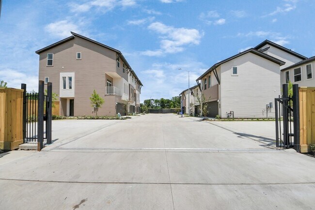 Building Photo - 5907 Urban Pnes St