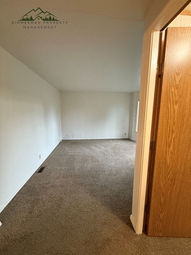 Building Photo - Charming 3-bedroom, 2-bathroom manufacture home located in Cottage Grove