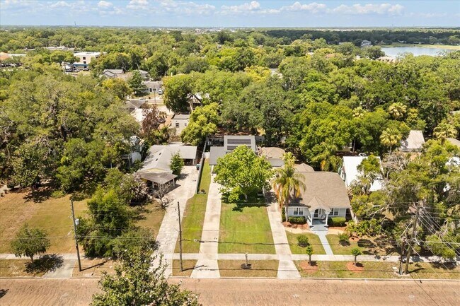 Building Photo - 742 N Westmoreland Dr