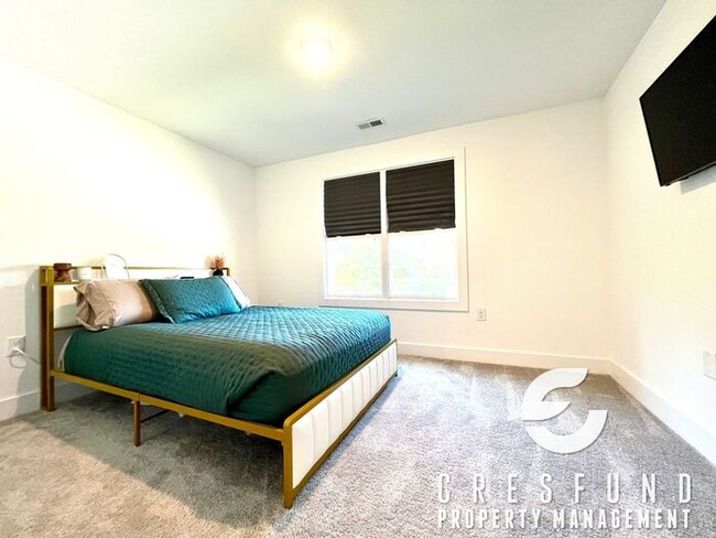 Building Photo - Close to FORT BRAGG - PRICE JUST REDUCED t...