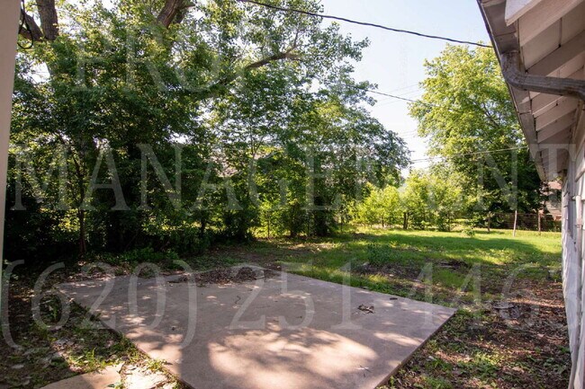 Building Photo - 2 Bedroom 1 Bath