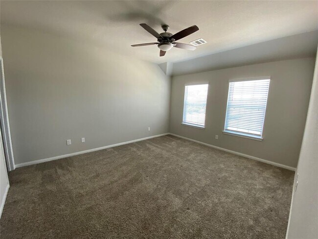 Building Photo - 2702 Hoffman Ln