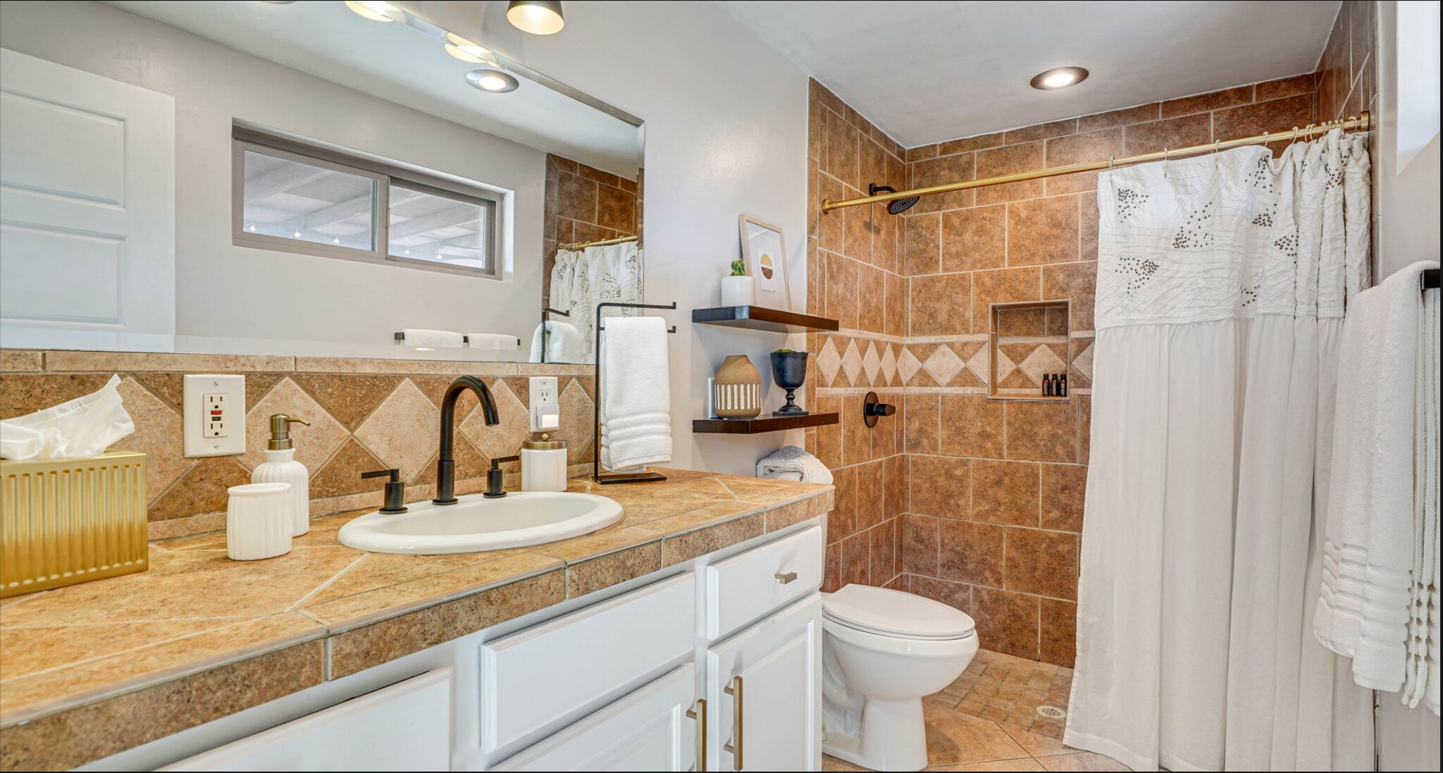 Master En Suite - 2217 S Oak Park Dr