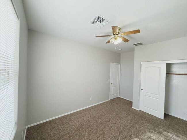 Building Photo - MOVE IN SPECILAS!! 5BD 3BA IN JOHNSON RANC...