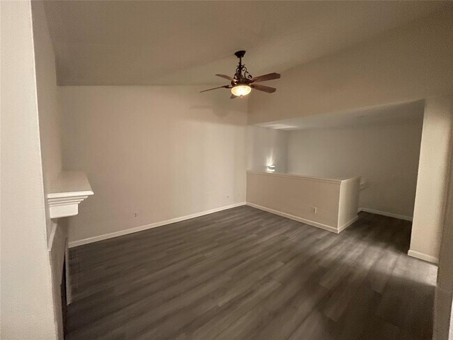 Building Photo - 14600 Fonmeadow Dr