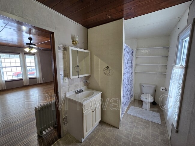 Building Photo - 304 N Nesbit Rd