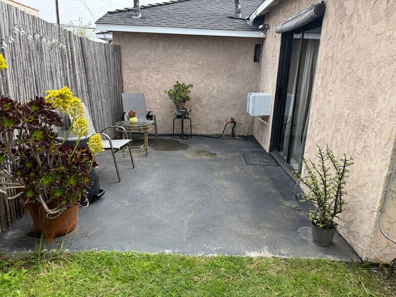 Building Photo - 11917 Orizaba Ave