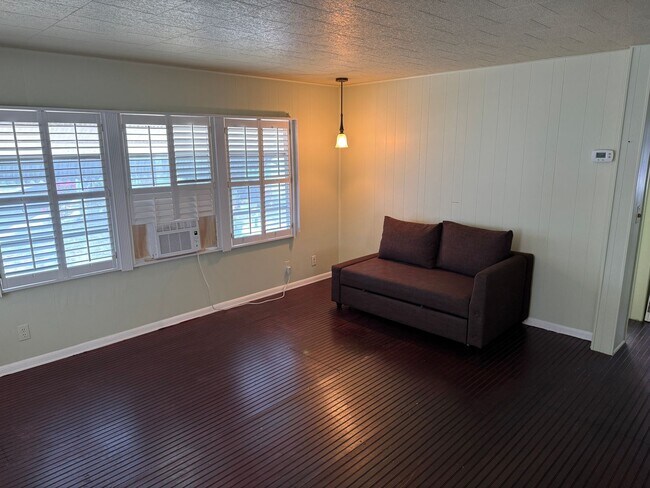 Building Photo - 4851 W Gandy Blvd