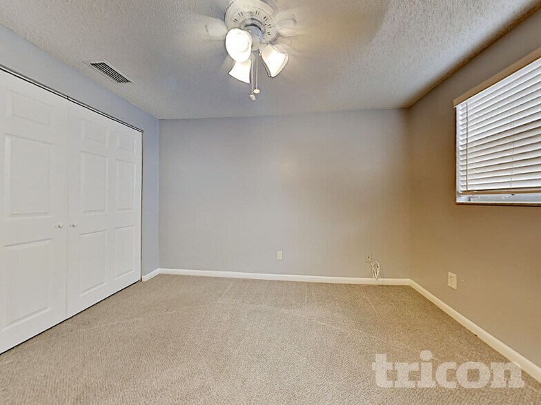 Building Photo - 8235 Donaldson Dr
