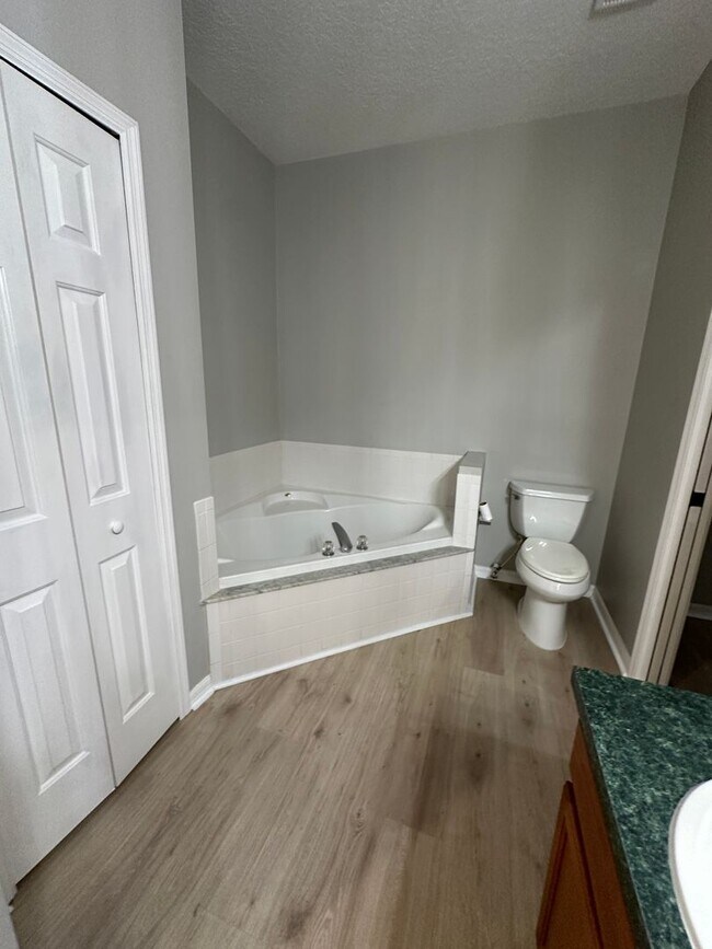 Building Photo - Freshly Updated Heritage Estates Pool Home for Rent