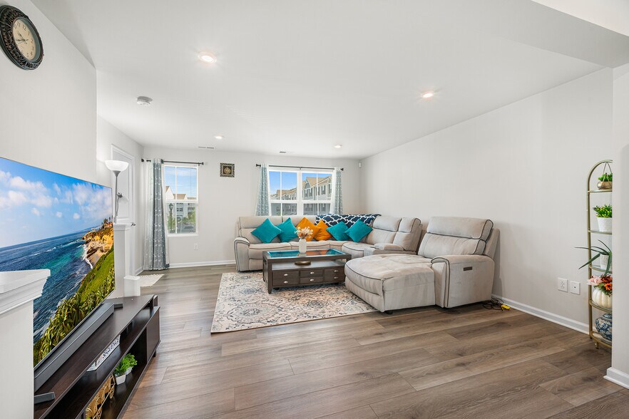 Building Photo - 26 L Wendowski St