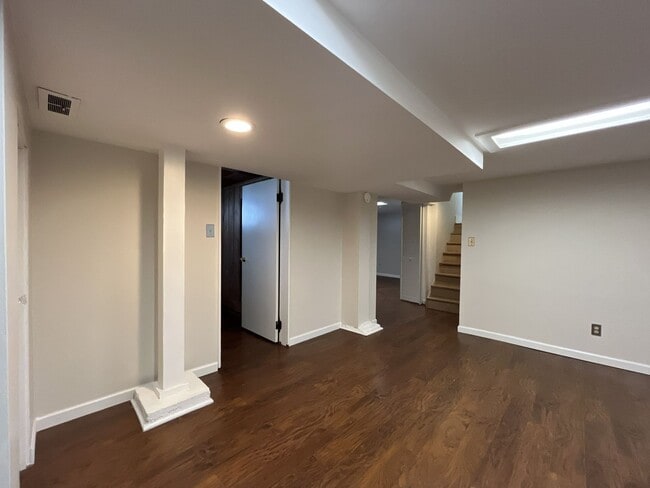 Building Photo - Bright and Welcoming Home with Modern Kitchen, Expansive Backyard & Flexible Living Space