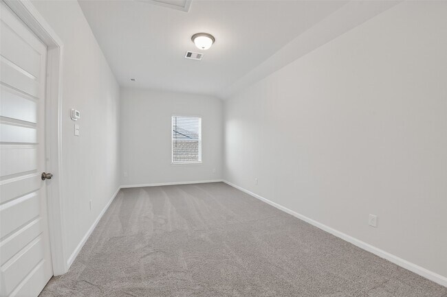 Building Photo - 2615 Ryon Falls Dr