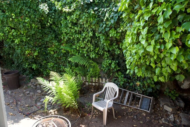 Building Photo - *** Unit is not available for showings until 01/01/2026 ***