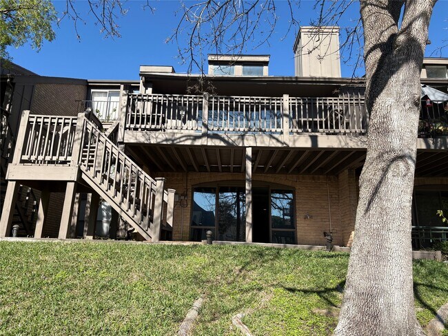 Building Photo - 18210 Bal Harbour Dr