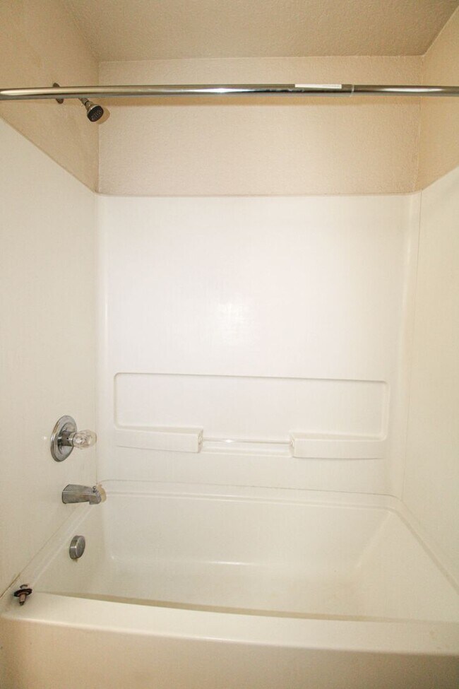 Building Photo - 16122 Branching Oaks