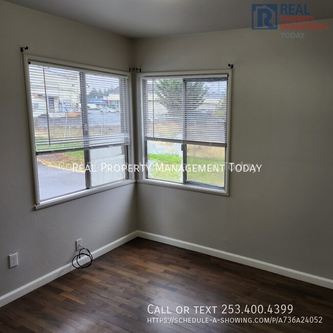 Building Photo - 8420 1/2 South Tacoma Way-2