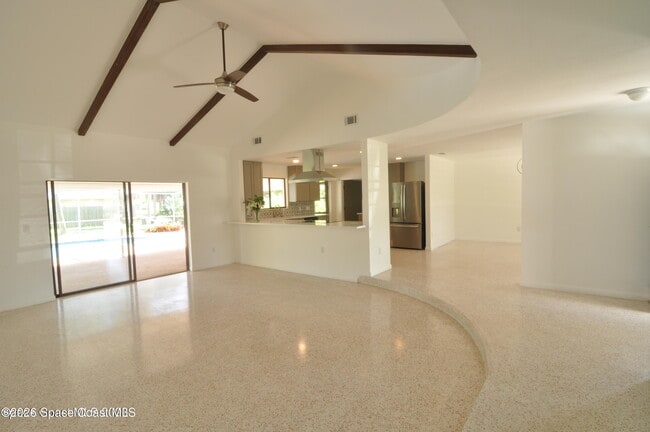 Building Photo - 501 N Palm Ave