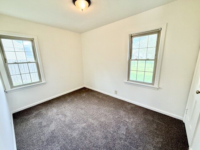 Building Photo - 824 Bellflower Ave NW